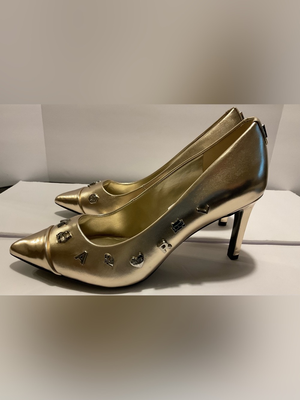 NWT - Karl Lagerfeld Paris - Glora Charm Studded Cap Toe Pumps, Gold, Sz 6